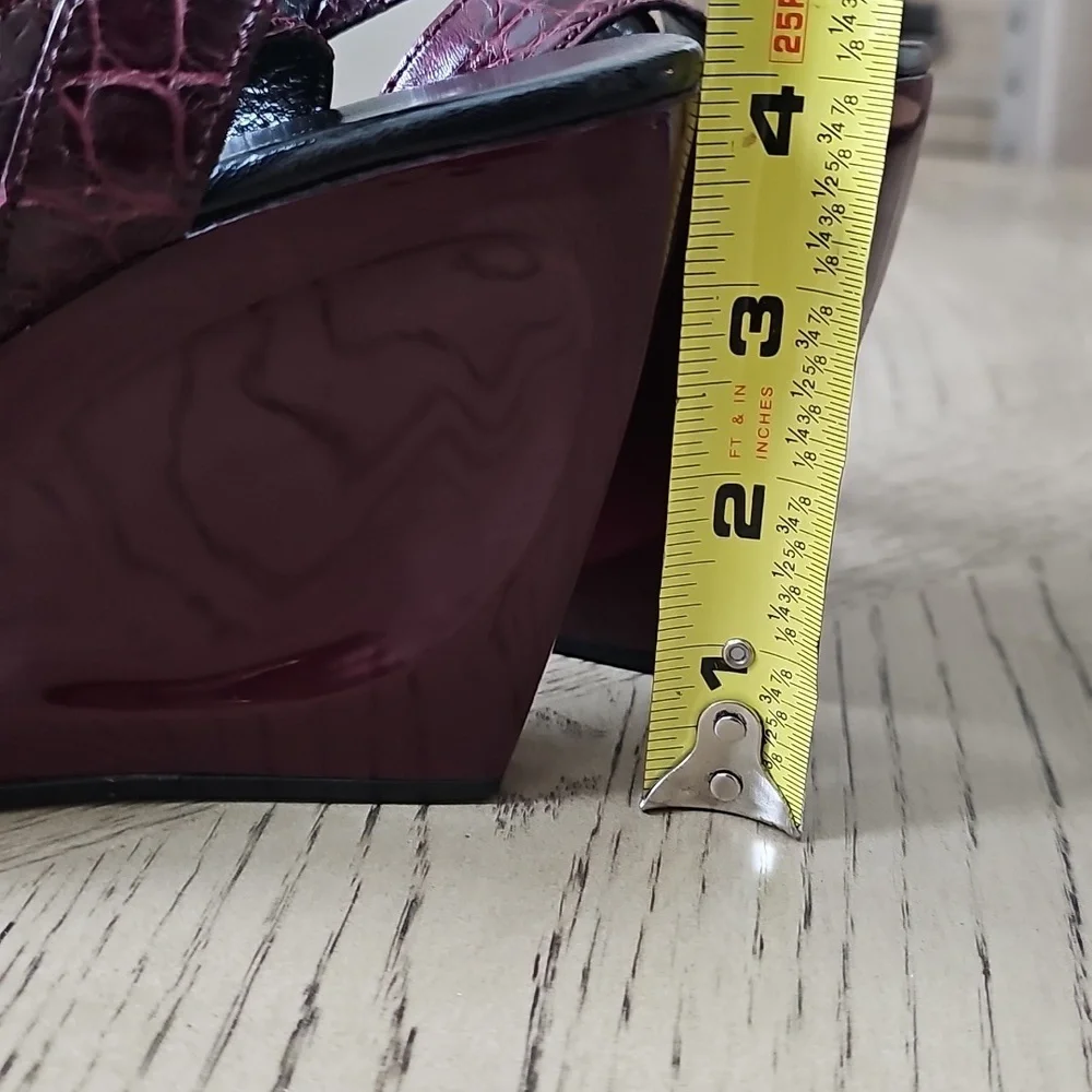 Gucci Women's Burgundy Sandals Size 7 - Picture 11 of 11